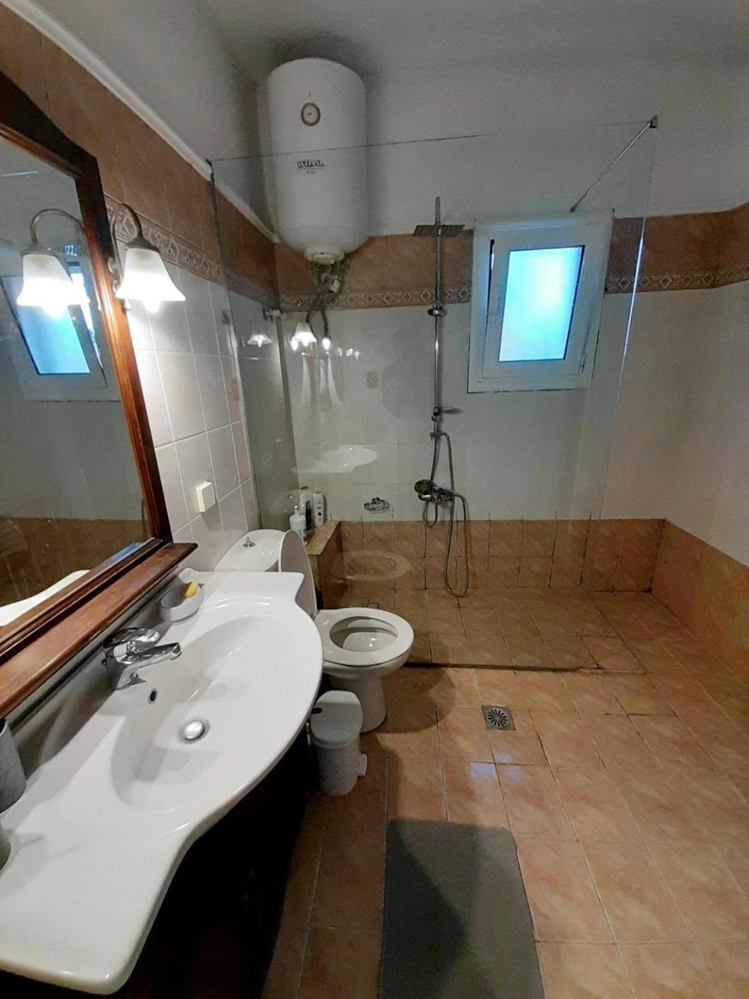 AlepouΔιωροφη Μεζονετα-2Km Απο Το Κεντρο-Iliana Houseアパートメント エクステリア 写真